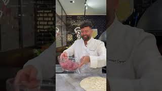 Una volta i clienti portavano da casa gli ingredienti per fare la pizza. I macellai portavano questo