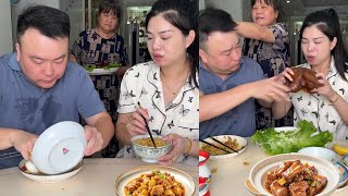 인색한 남편이 내 계란을 가져갔기 때문에 시어머니는 나에게 커다란 구운 닭을 남겨주셨습니다.