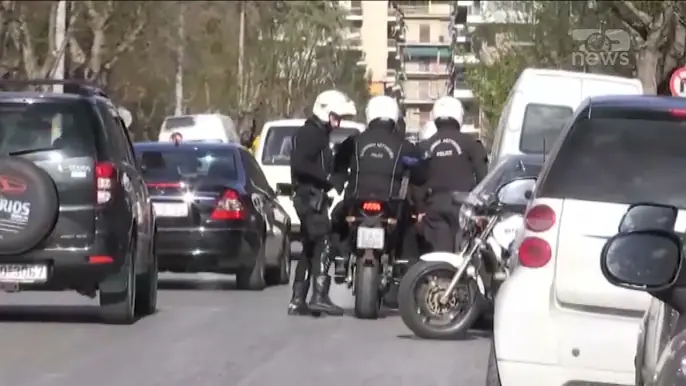 Top News - Shqiptarë e grekë përleshen me thika/Tre të plagosur në Athinë, ndërhyn policia