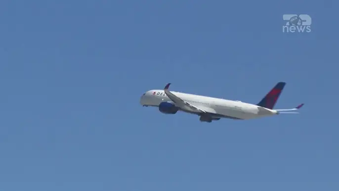 Top News - Turbulenca të frikshme në fluturim / Avioni bën ulje emergjence, të paktën 25 të lënduar