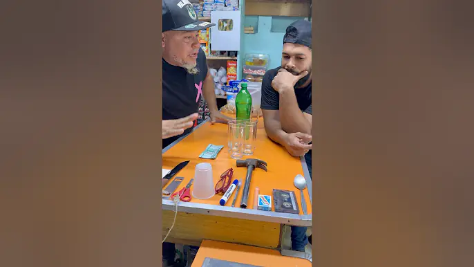 Como llenar 5 vasos #bodegas #humor #rd #comedia #semanarecord #dúo #broma #colmado #apuestas #risa