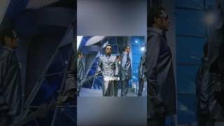 Este robot está encontrando un humano disfrazado entre estos robots #shorts