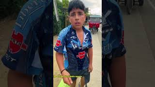 Dimos una gran sorpresa a jovencito ambulante con fajos de billetes