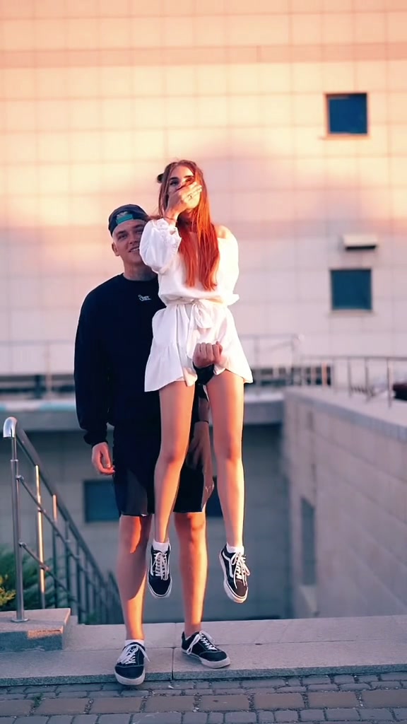 В прошлом году это видео набрало 73.6 МИЛЛИОНОВ просмотров 😱 Смех чайки 😂😂