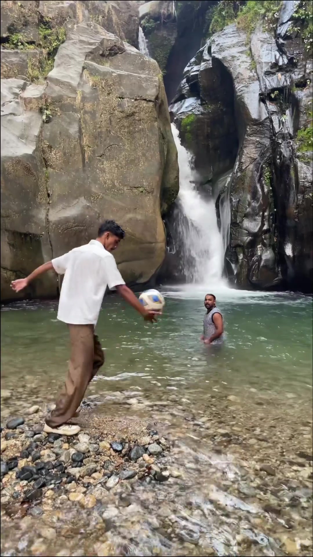 most viewed video in instagram 470 million + counting 🤨🤨 #viralinstagram #soccer #football #falls 