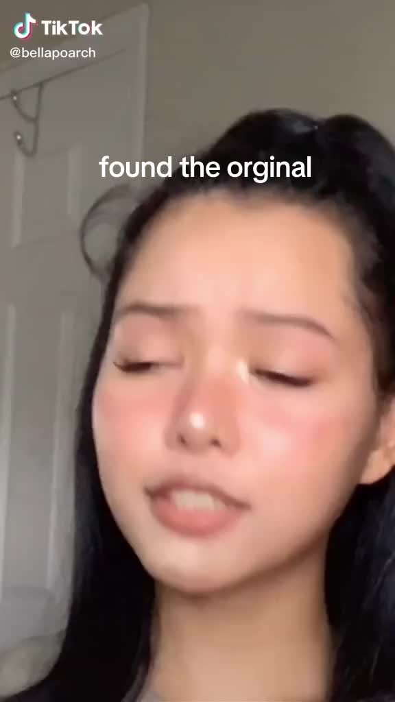 found the original @Bella Poarch video/the most liked video on tiktok! good job bella poarch! #mtothebee #mtothebee #bellapoarch #dontflop #pleasedontflop #viral #viraltiktok 
