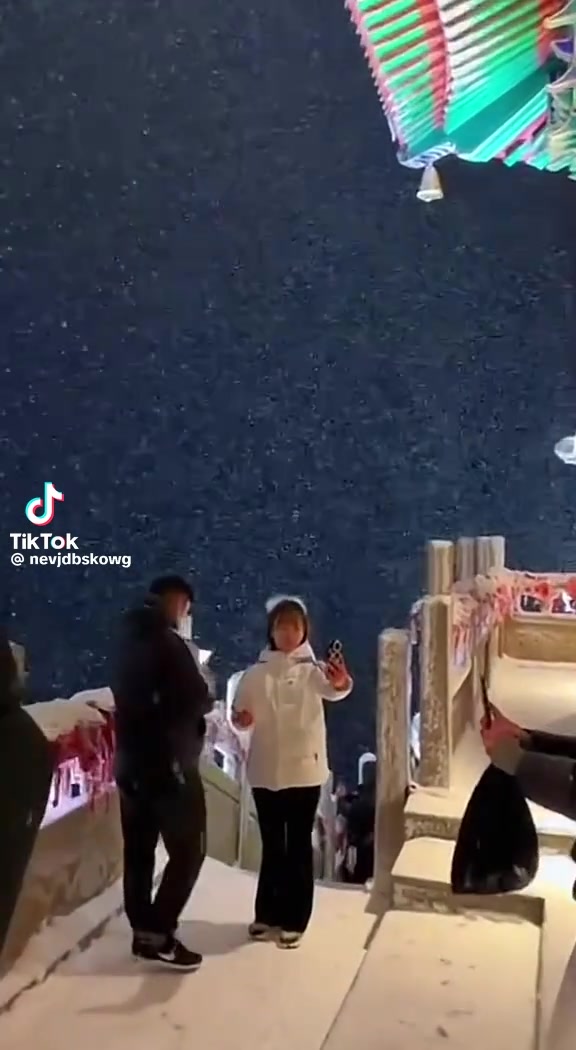 The actual video with the #1 views on TikTok !!!  #viralvideos #tiktok #china #views #amazing #snow #awesome #world #lights 