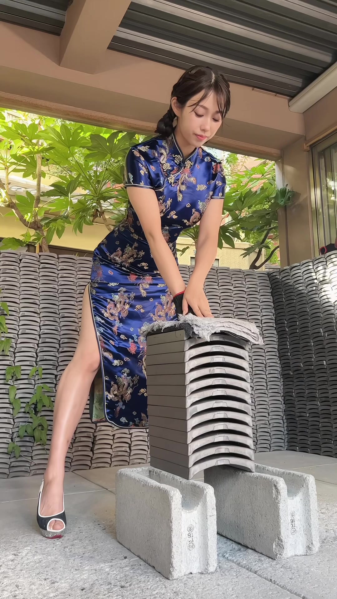 ⌇4億回再生された動画𓂃 世界中のメディアに取り上げていただき感謝です！ ⁡ A video with 400 million views. Huge thanks to media all around the  world for the feature! 🌏✨ ⁡ _______________________________ #japan #karate #剛柔流空手 #tokyo #瓦割り #寸勁 