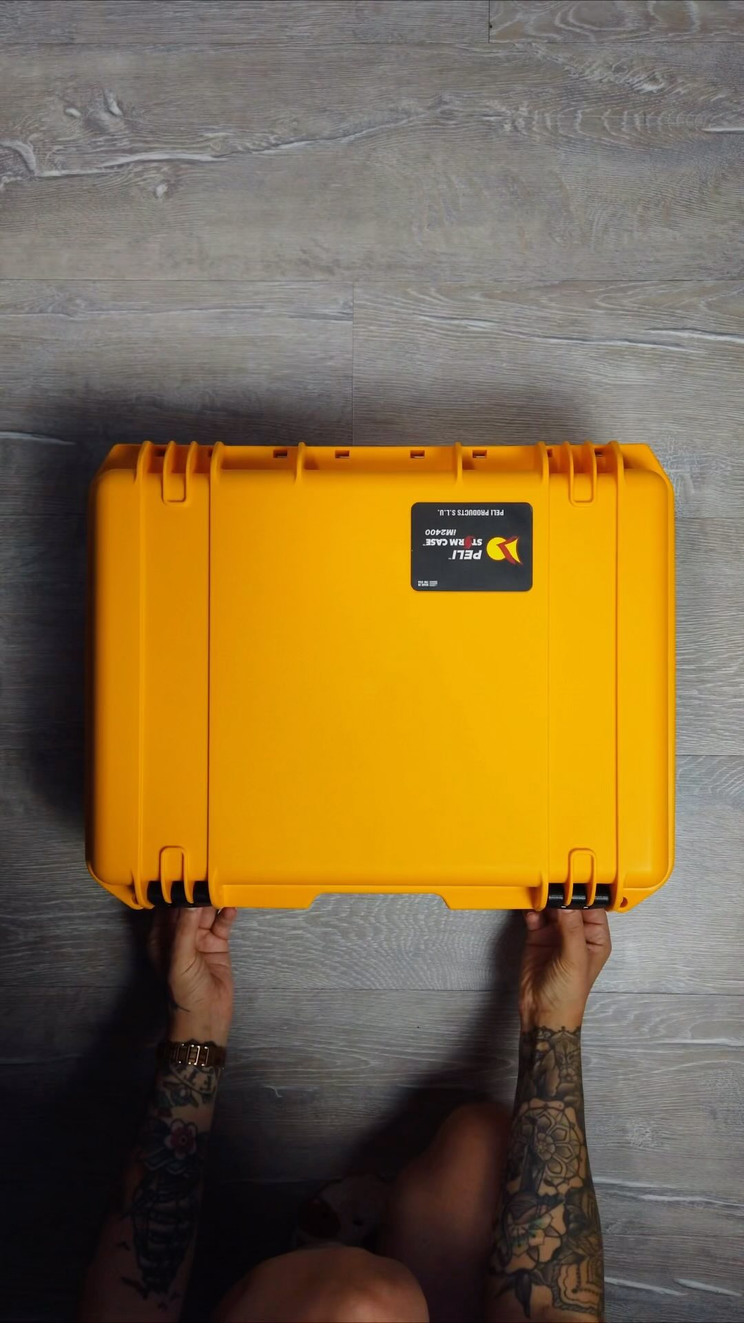 Anzeige I So, ihr Lieben. Hier wird es nun endlich mal wieder mehr Content geben. Für uns geht es Ende der Woche ans Packen und dann geht’s mal wieder nach Schweden. Der letzte Trip dorthin ist nun schon einige Jahre her. Dieses wunderschöne Land fehlt mir sehr. Und nun ist es endlich so weit. Für meinen Sohn geht es das erste Mal so weit weg von zu Hause. Wir hoffen sehr, dass es ihm dort ebenso gut gefällt ❤️ 

Die Ecke oben links im Koffer habe ich mir noch frei gelassen, da wir noch auf den Controller warten. Dieser ist leider sehr beliebt und ständig ausverkauft. Mit etwas Glück kommt der Ende der Woche vielleicht noch an.

#peli #pelicase #stayorganized #djiglobal #djiavata2 #packingorders #kfconcept #dronephotography #drone #dji #djiglobal #avata2 #dronelife