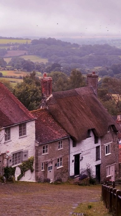 Discover the timeless beauty of Shaftesbury, a historic gem in Dorset. With its iconic Gold Hill, charming cobbled streets, and stunning countryside views, Shaftesbury offers a glimpse into England's rich past. Perfect for a serene getaway! 🏡✨ #Shaftesbury #HistoricEngland #CountrysideCharm
Reel by : @anya.g.rowe
Follow us @Britain24x7 #Britain24x7
