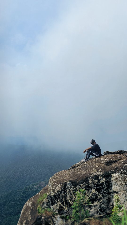 Chasing serenity 🌱
.
.
📍 Kattadikadavu View Point
.
.
(Kerala, Monsoon, Trekking, View Point, NammudePage, Kerala Tourism, Kerala Attractions, Mountain Lovers)