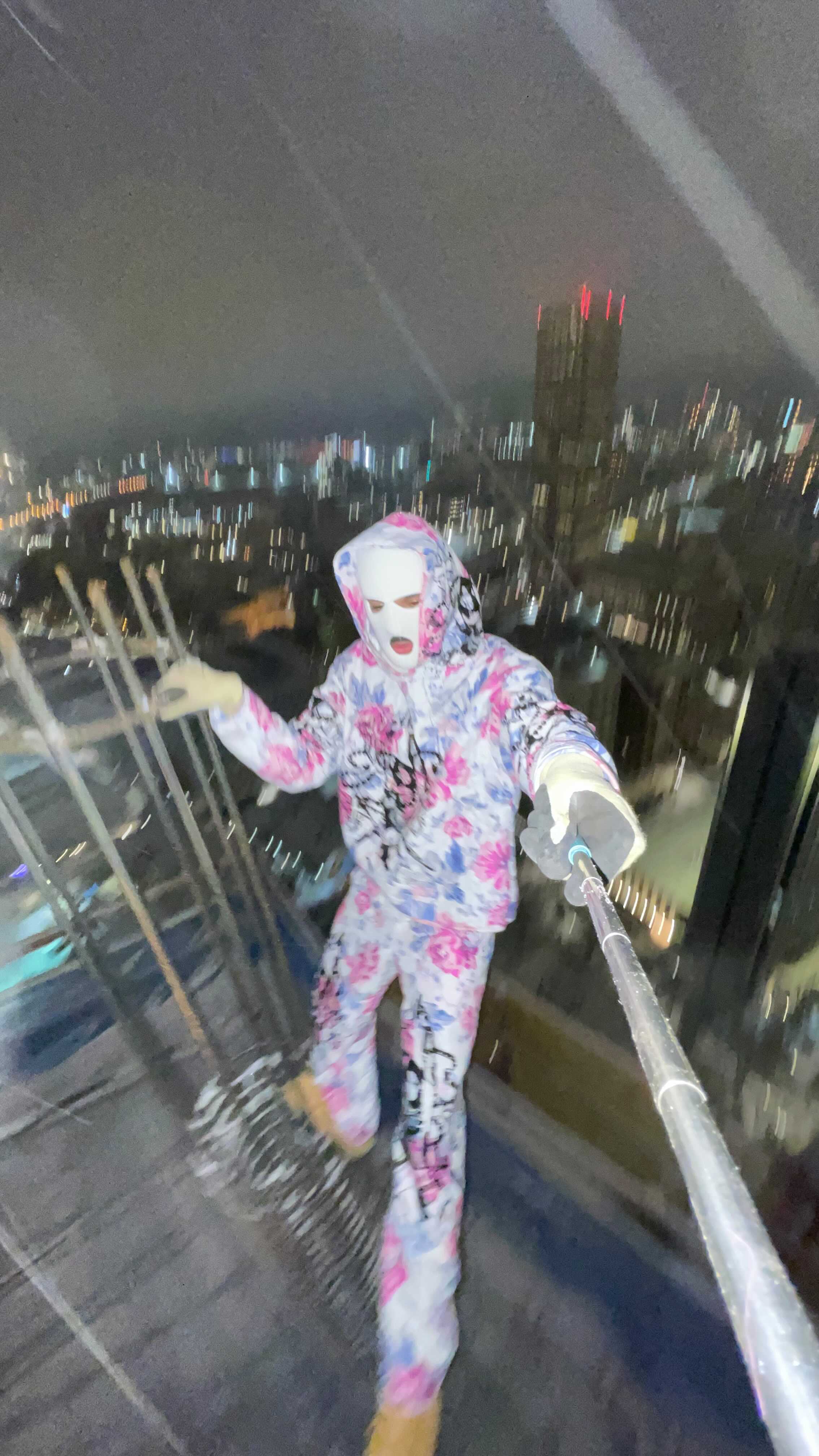 Had to take advantage of the snow.
Fit by @f.6x2 😂
.
.
.
.
.
.
.
.
.
.
.
.
.
.
.
.
.
#WORLDTONES
#Rooftop
#streetphotography
#sonyalpha
#aov
#hypebeast
#eyecandy_collective
#grittyside
#leagueoflenses
#launchdsigns
#frametality
#artofsystem
#alphahype
#depthobsessed
#beyoucompany
#visualsmovement
#gramslayers
#citygrammers
#urbanrising
#ARTofvisuals
#visualsoflife
#instagood
#killeverygram
#illgrammers
#createexploretakeover
#aestheticshots
#folkcreative
#hypebeast
#meistershots
@theimaged @artofvisuals @agameoftones @chasing_rooftops @moodygrams @citykillerz @hypebeast @highsnobiety @complex