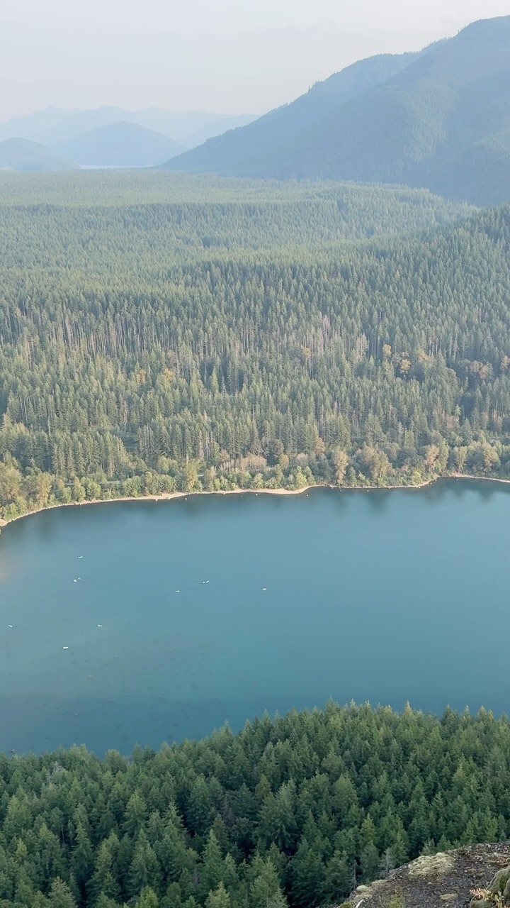 Spectacular Scenery of Rattlesnake Ledge! ⛰️🌲 Rattlesnake Ledge is a 5.3 mile round trip hike with 1,459 feet of elevation gain.
