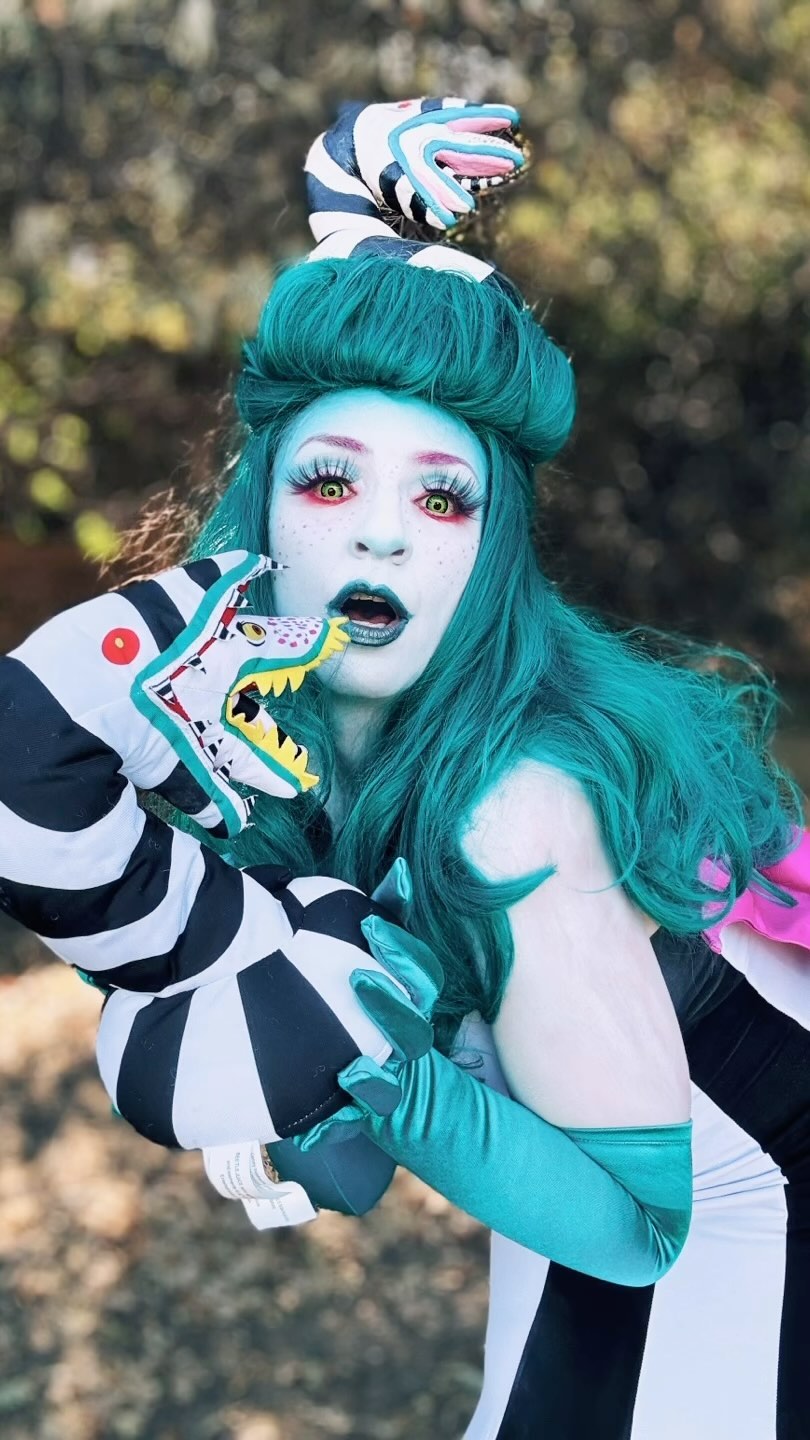 Sandworms. You hate ‘em, right?
Had so much fun creating this #sandworm look with this amazing dress from @weaselwear, makeup inspired by the incredible @madeyewlook and my new monsters makeup from @meltcosmetics ! 🤍🖤 I even sculpted a sandworm and turned it into a wearable headpiece!
Halloween is the best. 👻
#beetlejuice #sandwormcosplay