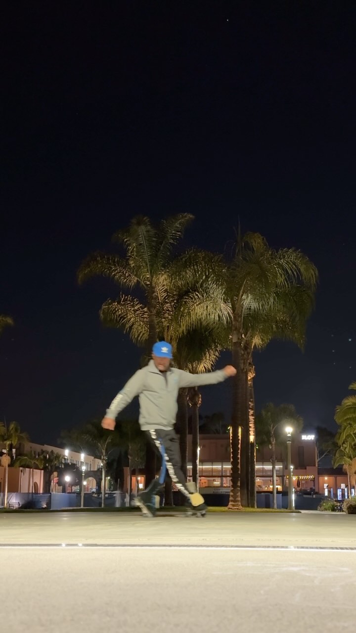 If you’re having fun who cares what anyone else thinks 😌
I don’t remember what I was actually listening to here… soooo 🤷‍♂️ squabble up! 🤣
.
.
.
@adidasoriginals @adidas 
@bos_bootsonwheels 
@riedellroller 
@radarwheels