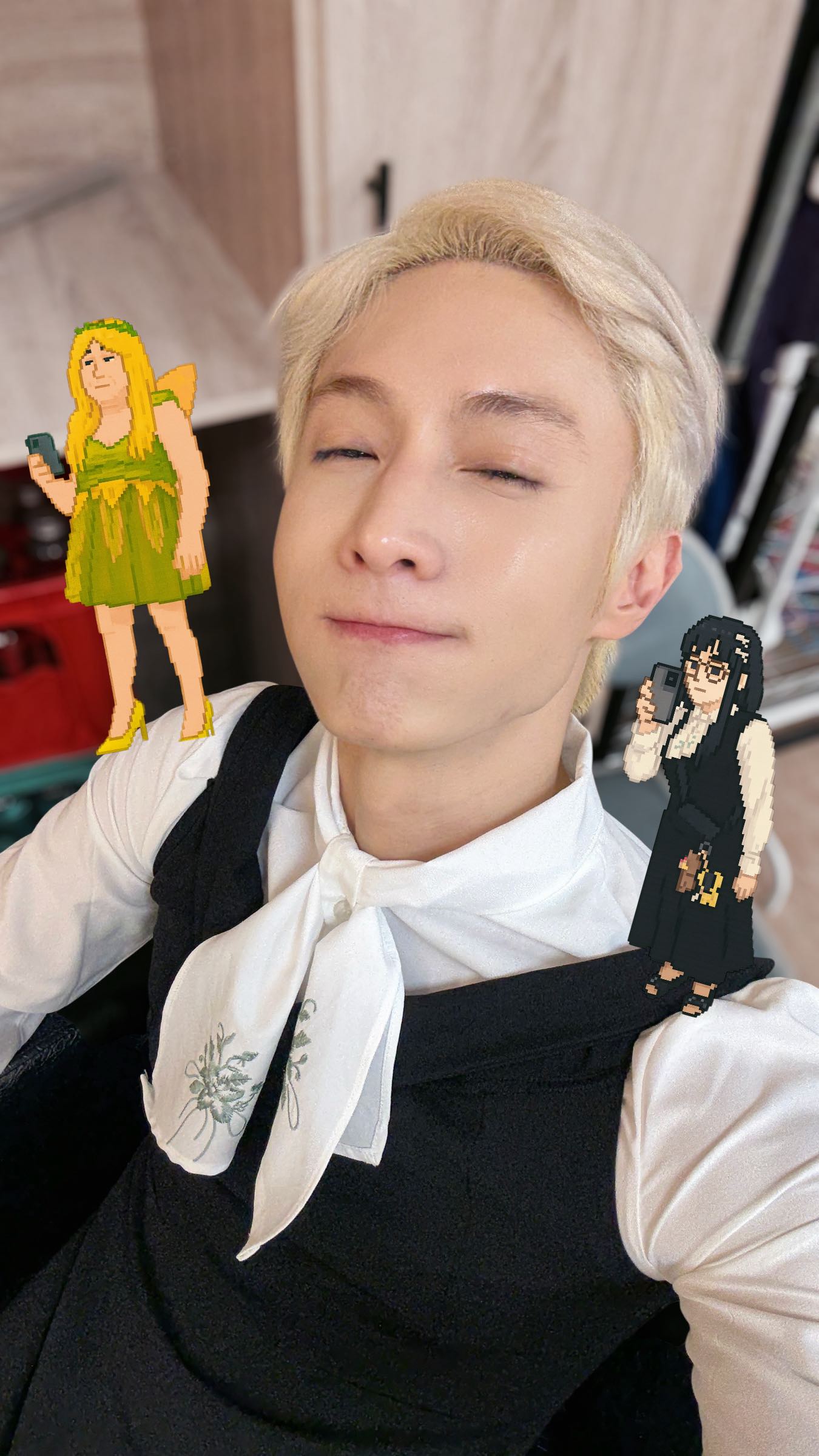 每次跟趙哥一起上節目，沒被他罵個兩句渾身不對勁，螢幕上好像很兇，但其實人很好，節目上很幫忙我們後輩～

這次一起上《同學來了》看趙哥100%配合製作單位安排，太敬業太突破啦！我們五位趣味裝扮，荒唐到極點，化妝時想說行不通吧！結果弄好居然大家都滿可愛的😆

綜藝人就是這樣開開心心的在不同節目，挑戰生活中不可能做的事，能夠參與到趙哥第一次，真的是我最近笑得最開心的一次錄影，從化妝室一路到彩排，正式開錄，各種不同驚喜，趙哥怎麼可以每一句回話都這麼幽默啦！

@chao_cheng_ping 這裡關注趙哥IG，他的短片是我最近生活小療癒，很有趣😂😂😂