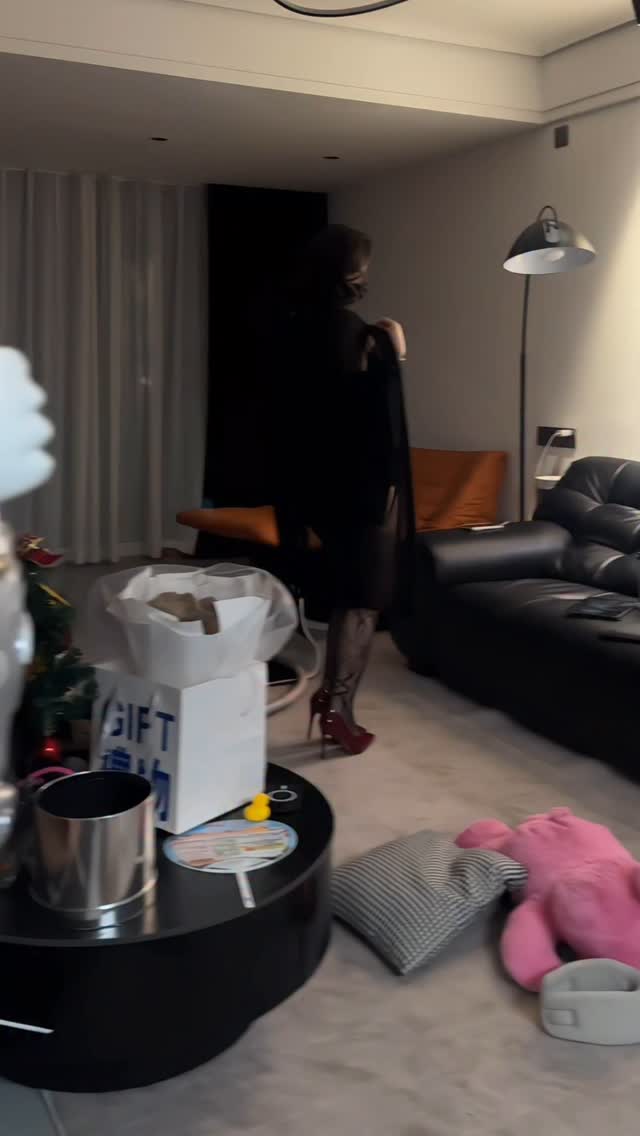 闺蜜大晚上不睡觉在干嘛#第三视角 #减脂期怎么抑制嘴馋