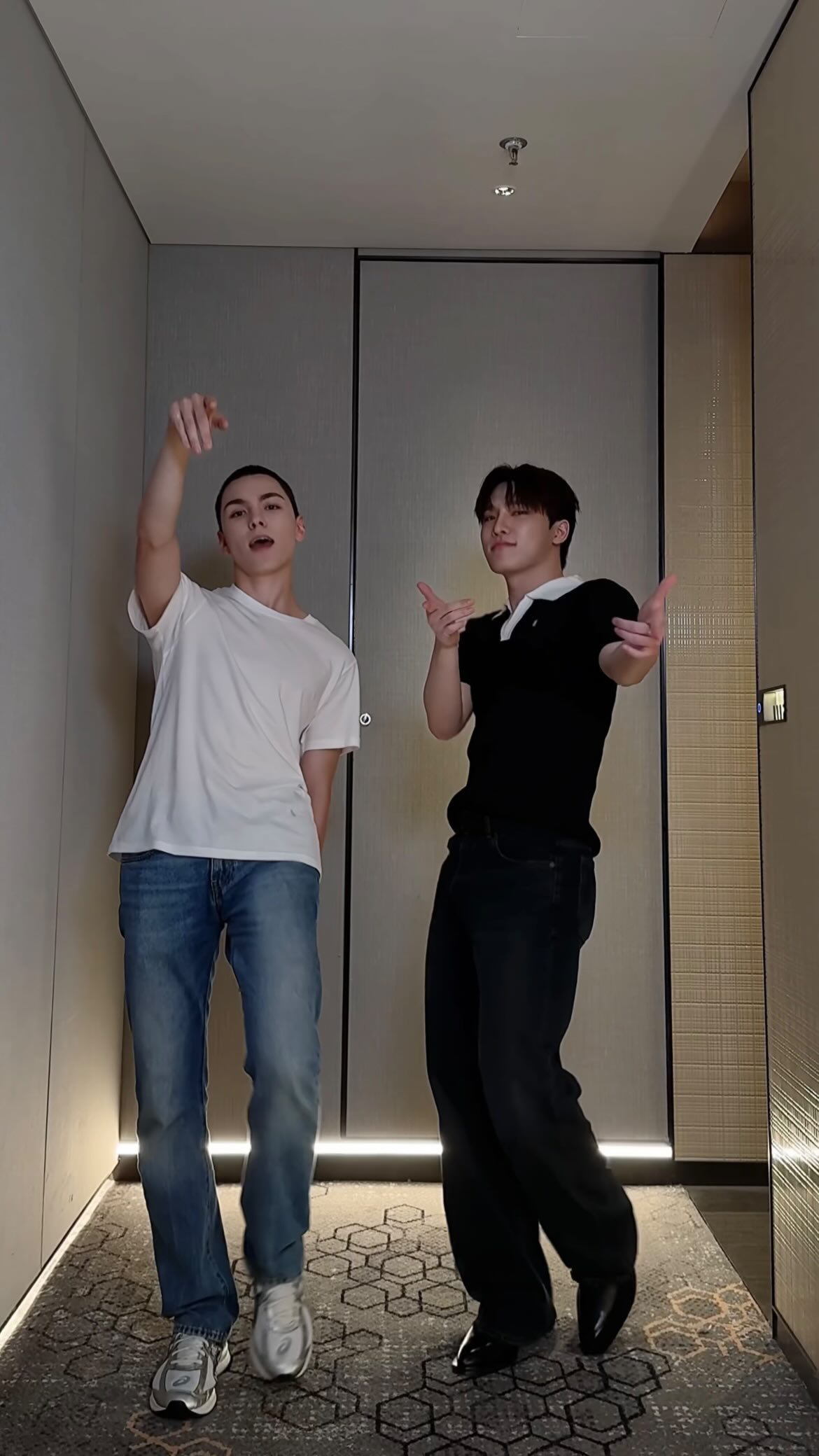 ✋🏻🤚🏻🙌🏻