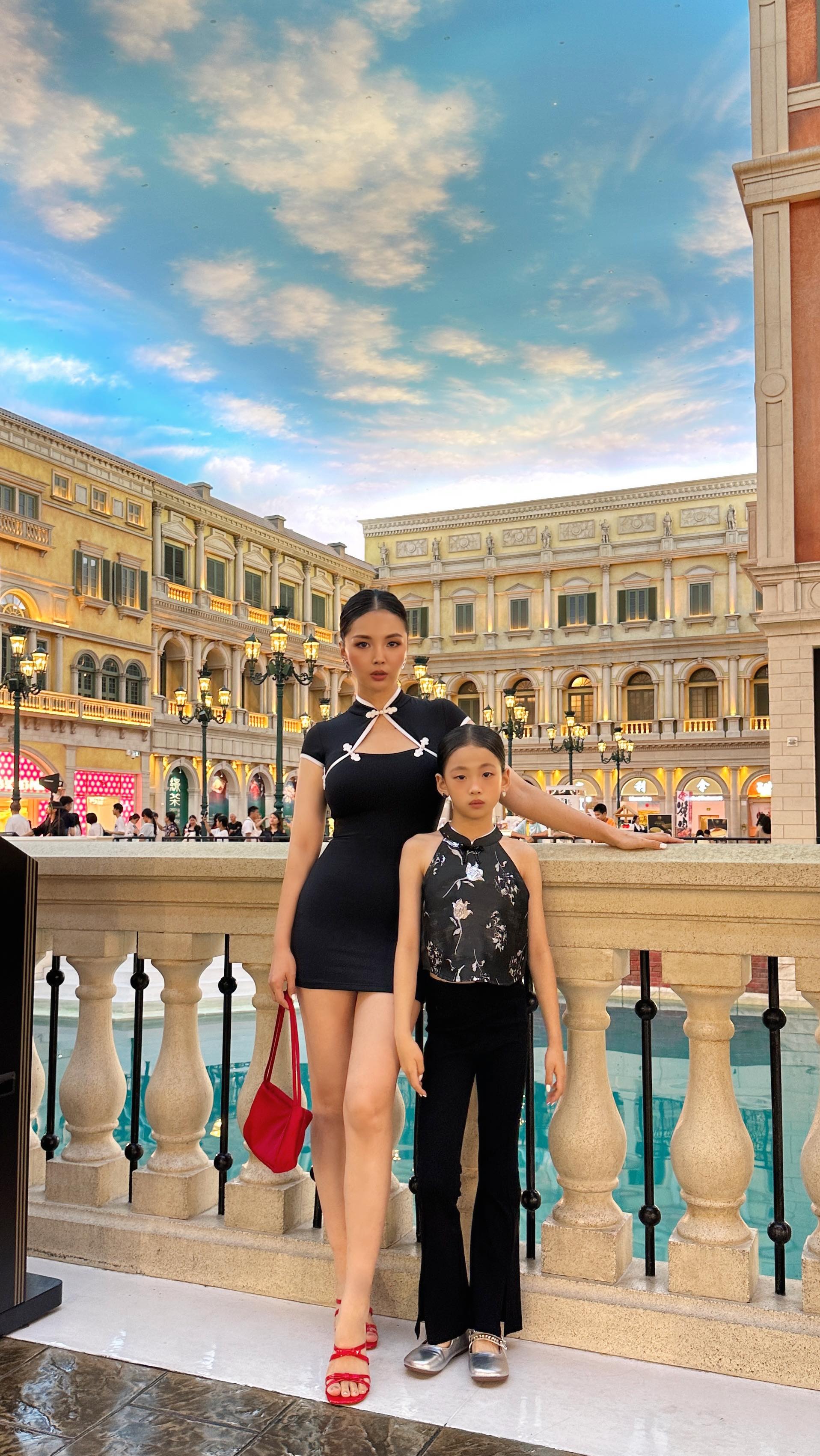 当80后老妈带16后女儿去旅行✈️
#reels #ootd #travelling #styles #xiner #心儿妹妹爱跳舞 #hellodancekids心儿 #抖音短視頻 #fashion #母女日常 #亲子穿搭 #旅行转场