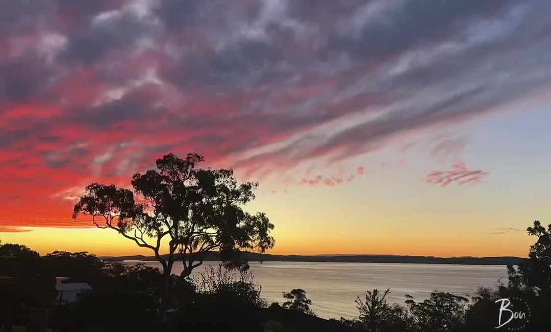 Tonight’s beautiful sunset over Dutchies, wrapping up a fab weekend #beautifulportstephens #portstephens #tonightssunset #sunset