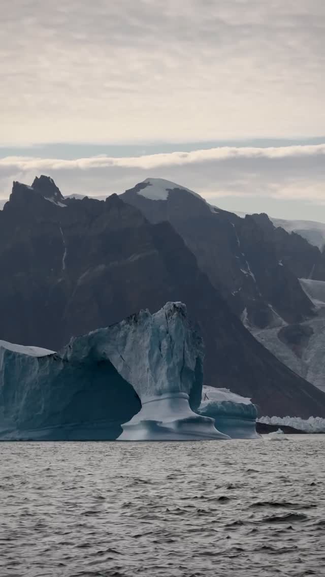 The grandeur of NE Greenland
#greenland #iceberg