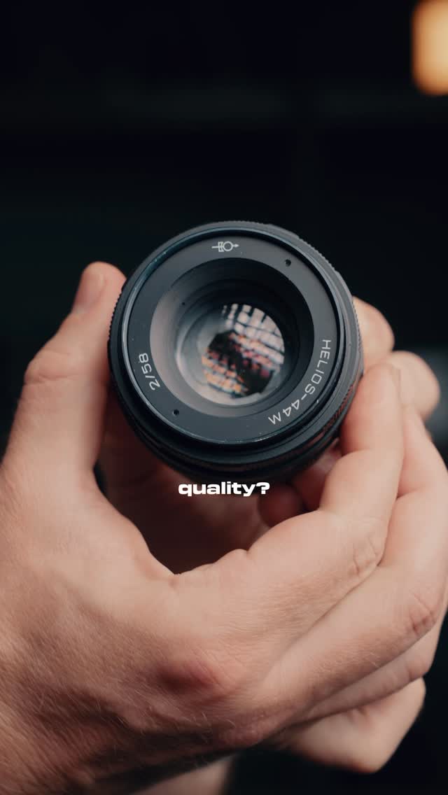Not all lenses are created equal.
Especially when it comes to what’s happening inside.
Let’s break down why the number of aperture blades actually matters…
and does it really affect your photos?