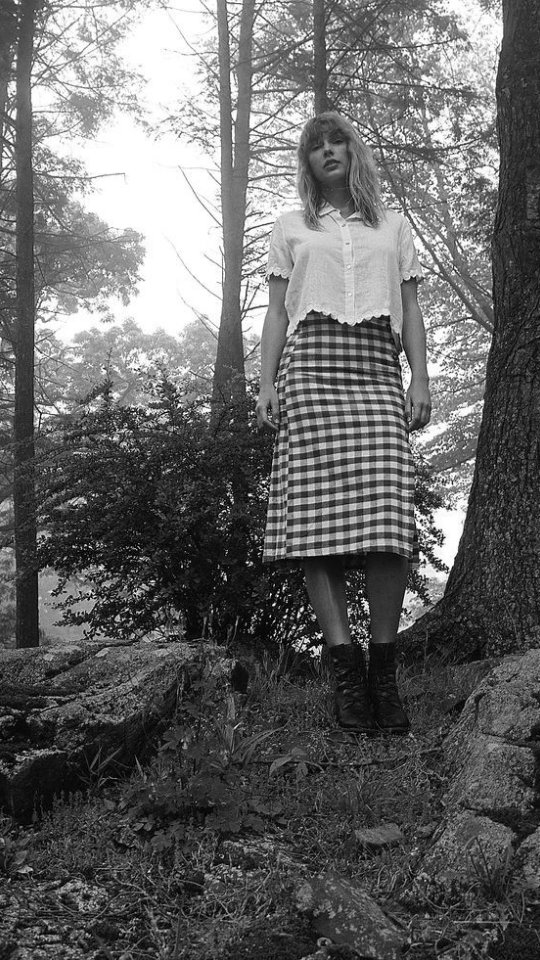 HAPPY AUGUST SWIFTIES 🩶🩶
🎥 : @/snoopyswiftie on tiktok