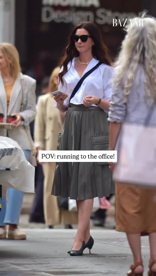 POV: running to the office!
Anne Hathaway zachycena na setu v New Yorku, jak klasicky nestíhá a běží nejspíše do práce. Kdo to má dnes stejně?
Video: @gettyimages
#HarpersBazaarCz #HBcz #AnneHathaway #AndySachs #FridayMorning