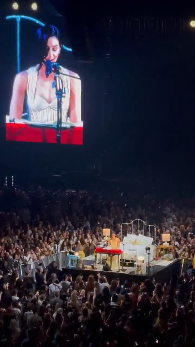 PRINCESA!
Gracie Abrams cantou “All Too Well (10 Minute Version)” no seu show em Los Angeles hoje. 🤍