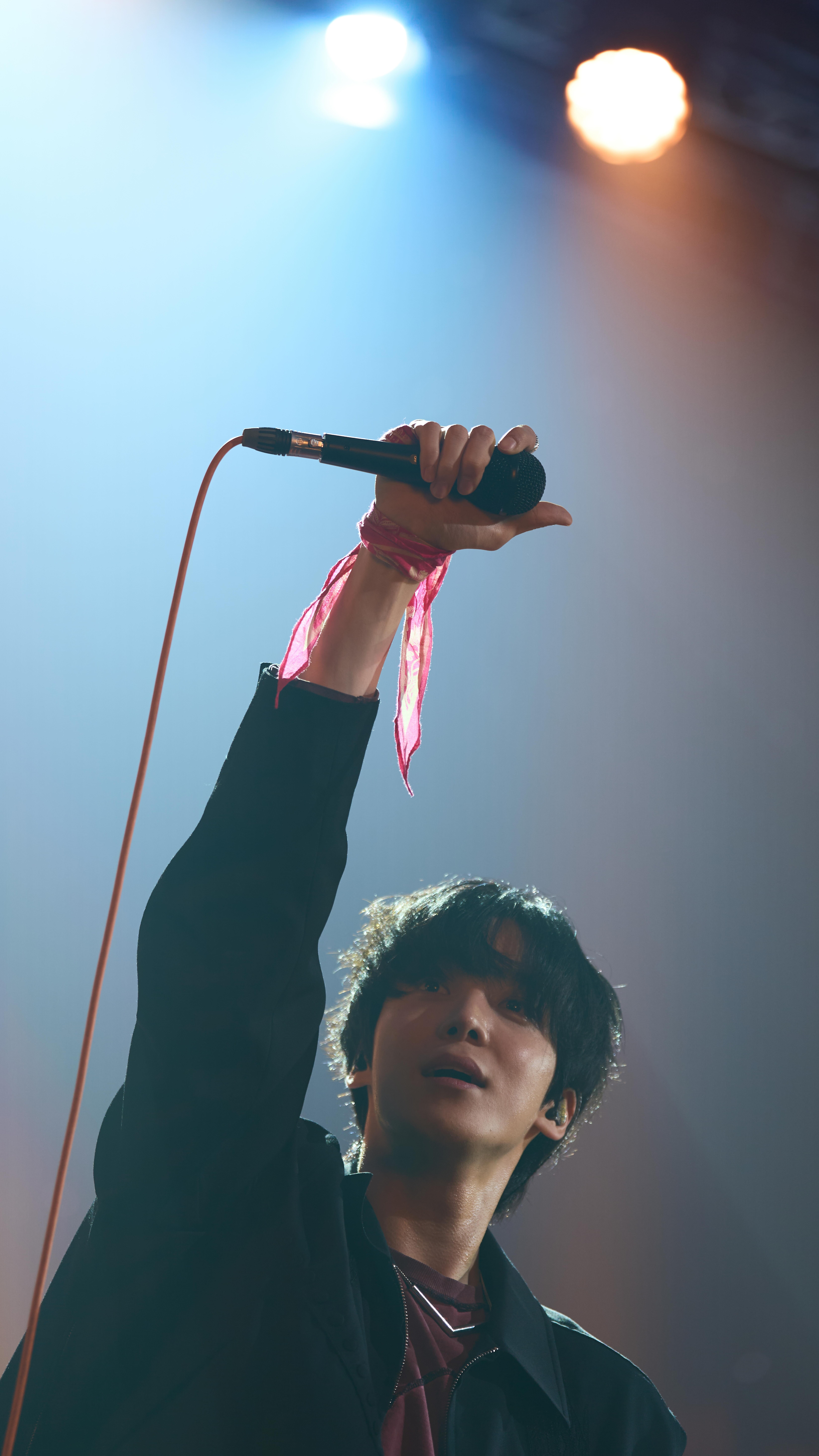 Filmed on iPhone 16 Pro, the movie Back! Stage features ATEEZ’s Yunho in his screen debut as Giseok of Orange Taxi Club—an artist unexpectedly called back to perform by the very band that once left him behind. Spotlight, Orange Taxi Club’s original soundtrack will be available exclusively on @applemusic on 14th of August.