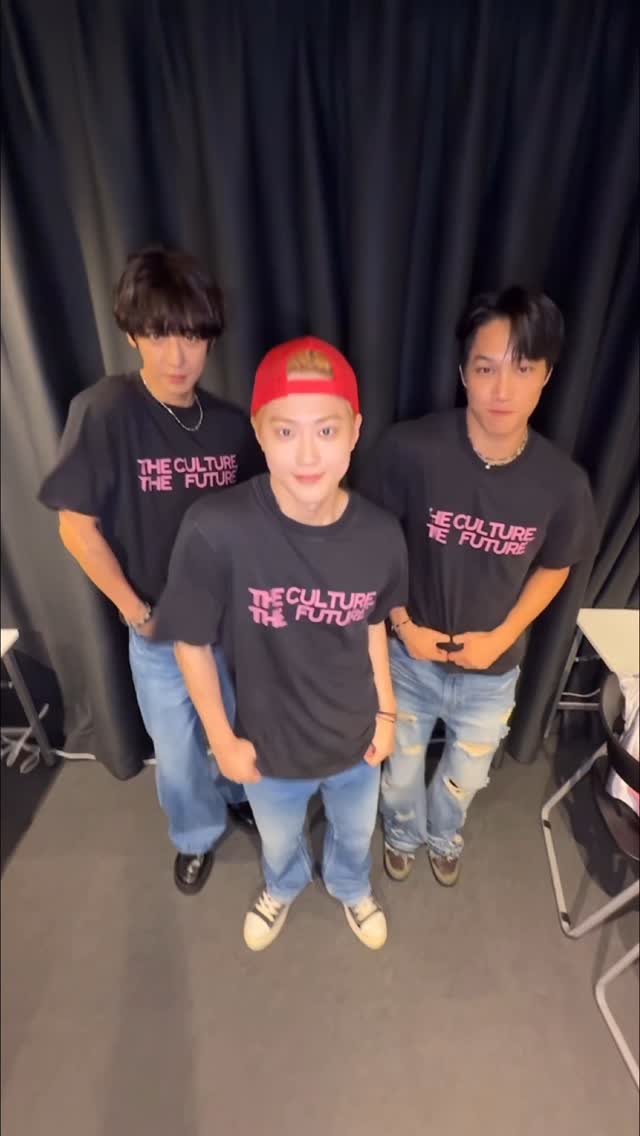 우리도 왔어

#SUHO #수호 @kimjuncotton
#CHANYEOL #찬열 @real__pcy
#KAI #카이 @zkdlin
#EXO #엑소 #weareoneEXO