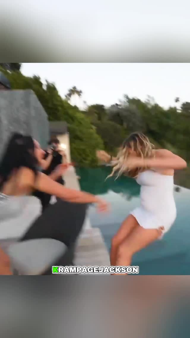 Date a Latina they say