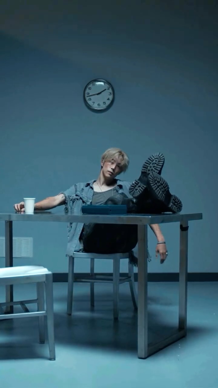 hold still 
PREVIEW

AUG 15 | 12AM ET
Pre-save link in bio.

#MarkTuan #holdstill