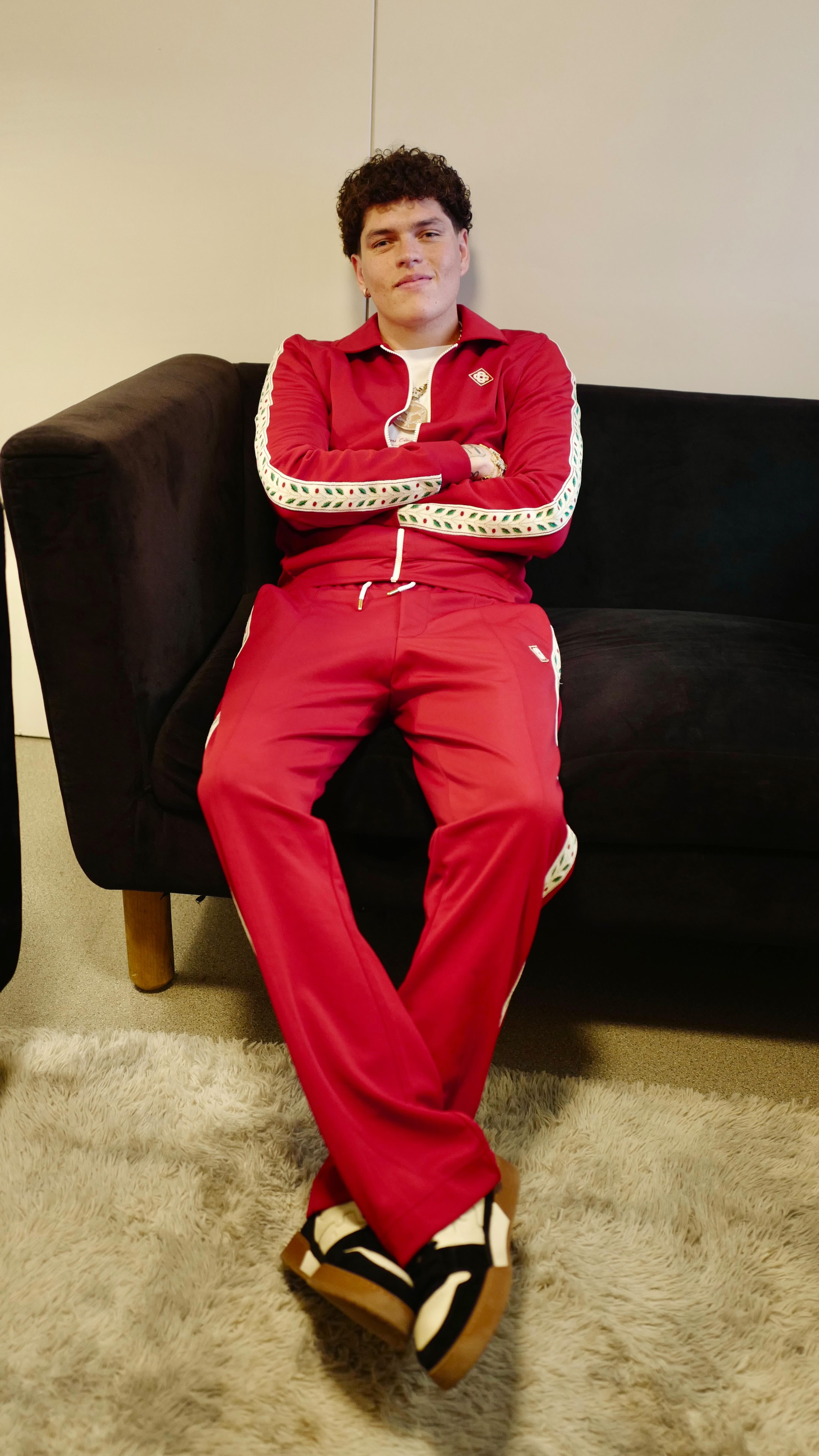 @imarmenta acaba de lanzar su álbum debut PÓRTATE BIEN. 
EXCLUSIVA: Le contó a @evelyn_sicairos que sacara nueva música con @titodoublep, @gabitoballesteros y @net0n__. Escucha más de tus artistas favoritos en Apple Música Uno.

Armenta just dropped his debut album, PÓRTATE BIEN. And he tells Evelyn Sicairos that even more music is on the way with Tito Double P, Gabito Ballesteros, and Neton Vega. Hear more from your favorite artists on Apple Música Uno.