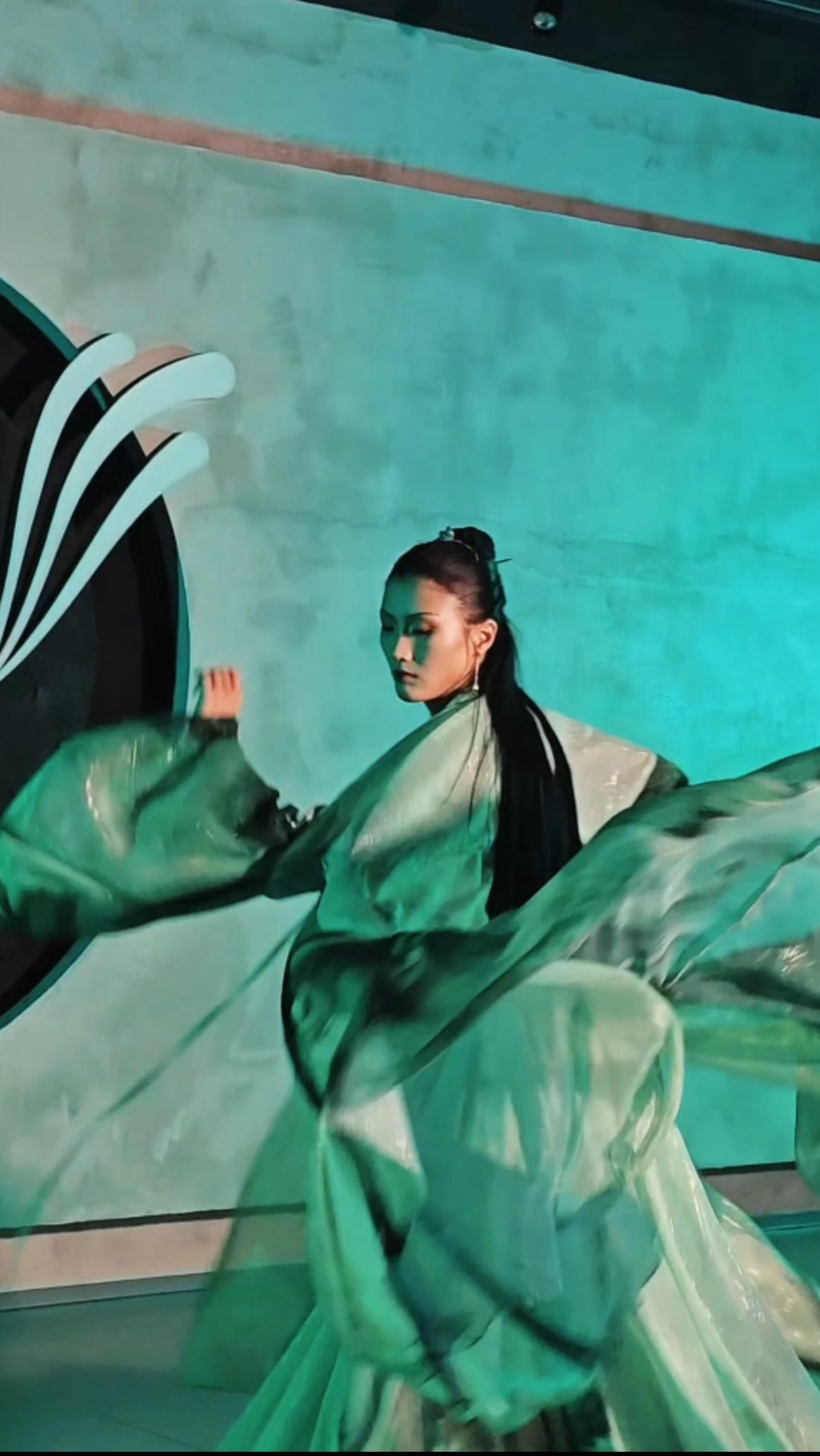 Many people ask about my clothes. They are designed by myself. You can search for my store on the Chinese shopping app ”Taobao“ by the name ”wyz盖盖‘’。#盖盖编舞 #莲生 #chinesestyle