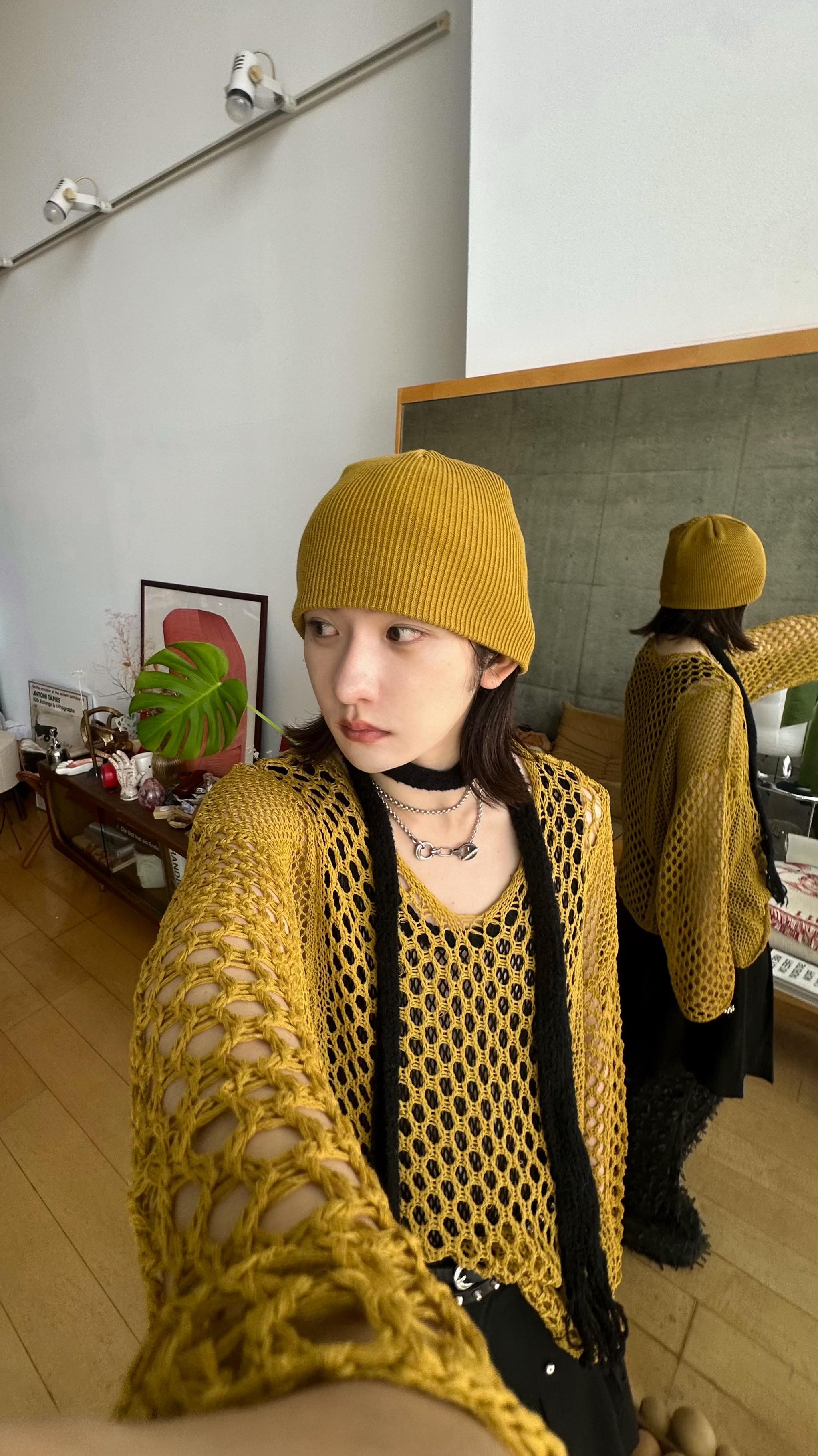 Today’s outfit 🍂

8/20(wed) @seyto_official Release start - 
V neck mesh knit 🧶

秋先取りカラーのマスタードは黒合わせがおすすめ◎

#knit : @seyto_official Coming soon…
#tanktop : @seyto_official 
#beanie : @ca4la_official 
#belt : @chuclla_official 
#shoes : @maisonspecial_women