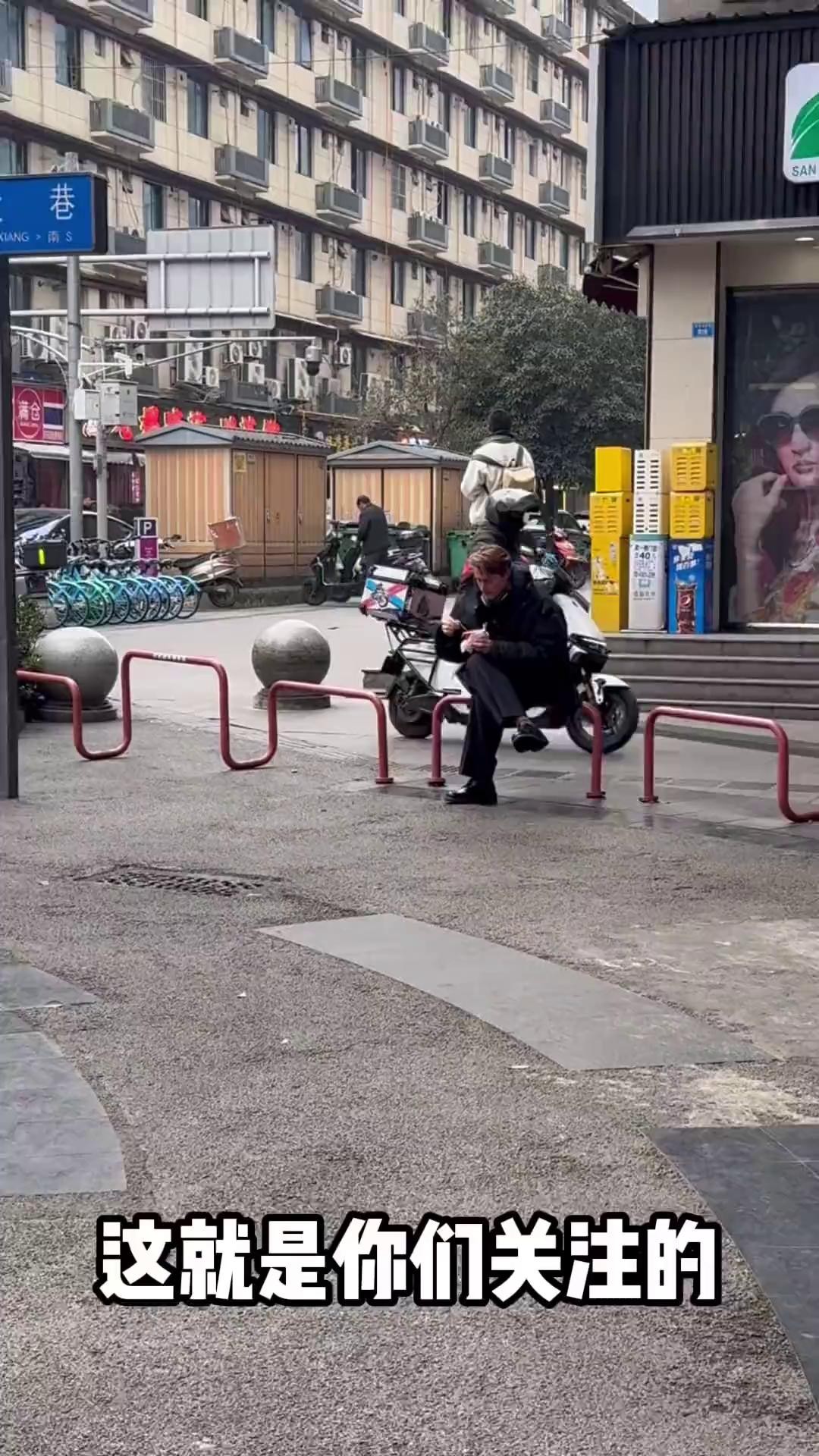 ”你还是打扮打扮吧”😢 #oliverwalsh #香水 #老外 #外国人 #老外在中国