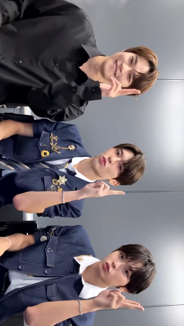 도영이형이랑!!

#DOYOUNG #SION #RIKU
#NCT #NCT127 #NCTWISH