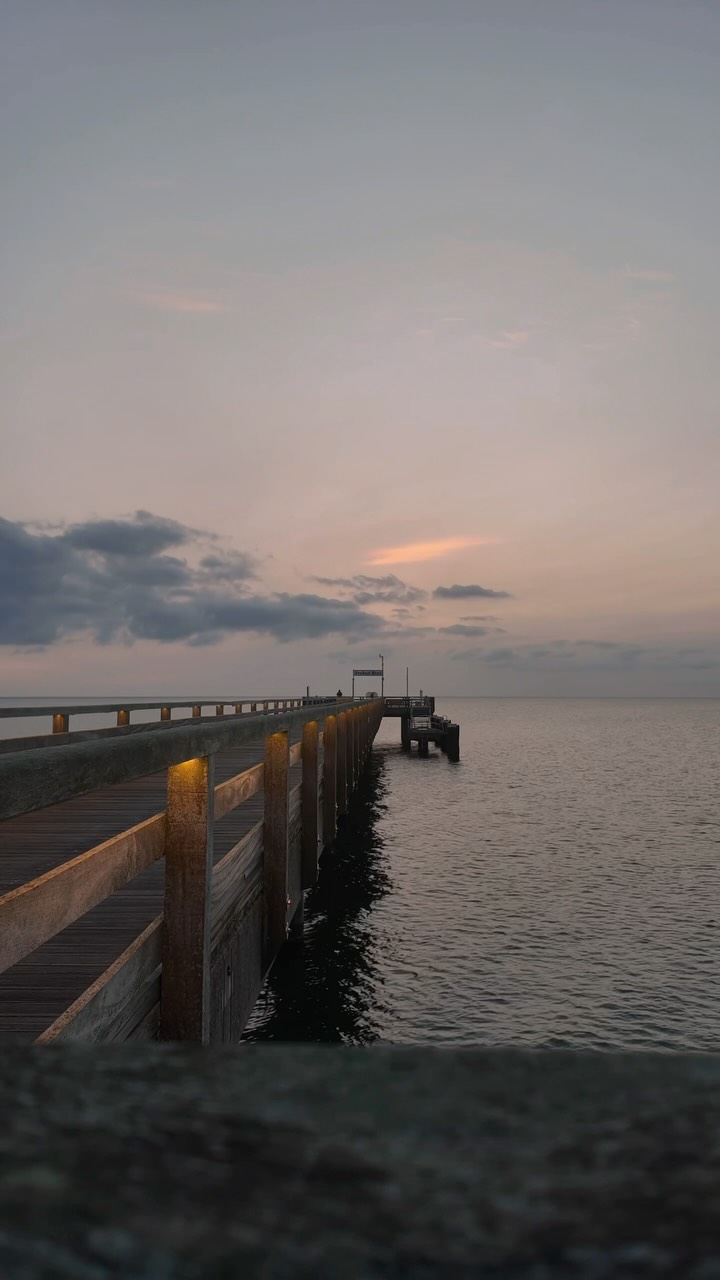 … du wartest … du hoffst … du glaubst … und dann … 

… hat sich all dein warten, hoffen und glauben gelohnt - Am Ende kommt das Licht !

#ostseehashtag #sunrise_sunset_photogroup #ostsee #ig_vorpommern #mecklenburg_vorpommern #bleibdran #hoffen #binzaufrügen #binzmoment