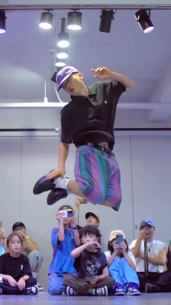 It was a truly special time for me with my friends around the New Jack Swing vibes✨
We felt the groove and moved naturally to our own movements!
Thank you for giving me that moment🙏🏼

📍 @soundscode_dance_studio in Kaohsiung, 🇹🇼

#newjackswing #jamesbrown