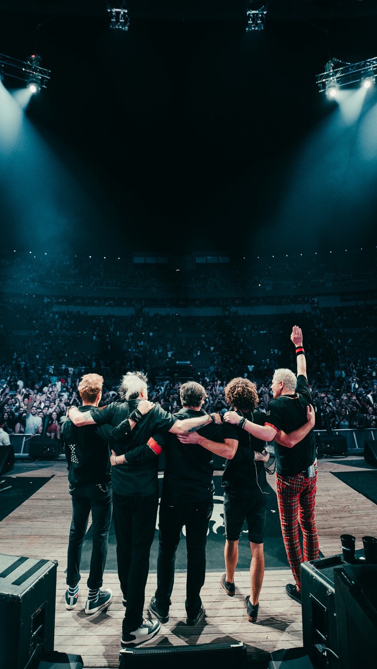 We’re having a great time out here on SUPERCHARGED WORLDWIDE IN ‘25 ⚡ See you tonight in Virginia Beach with @theparadoxband ⚡ 

Aug 11 | Virginia Beach, VA | @vabeachamp (w/ @theparadoxband) 

SUPERCHARGED WORLDWIDE IN ‘25 with The Offspring, Jimmy Eat World and New Found Glory ⚡ 

Aug 13 | Cuyahoga Falls, OH | @blossommusicctr 
Aug 15 | Minneapolis, MN | @targetcentermn
Aug 16 | Tinley Park, IL | @creditunion1amp 
Aug 17 | St. Louis, MO | @hollywoodampstl 
Aug 20 | Ridgedale, MO | @naturearenamo
Aug 22 | Dallas, TX | @dosequispavilion 
Aug 23 | The Woodlands, TX | @woodlandspavilion 
Aug 24 | Austin, TX | @germaniaamp
Aug 26 | Albuquerque, NM | @isleta.amphitheater 
Aug 27 | Phoenix, AZ | @talkingstickamp
Aug 29 | Inglewood, CA | @thekiaforum
Aug 30 | Mountain View, CA | @shorelineamp
Aug 31 | Wheatland, CA | @toyotaamp 
Sep 03 | Auburn, WA | @whiteriveramp
Sep 04 | Ridgefield, WA | @cascadesamp
Sep 06 | West Valley City, UT | @utahfirstamp 
Sep 07 | Denver, CO | @ballarenadenver