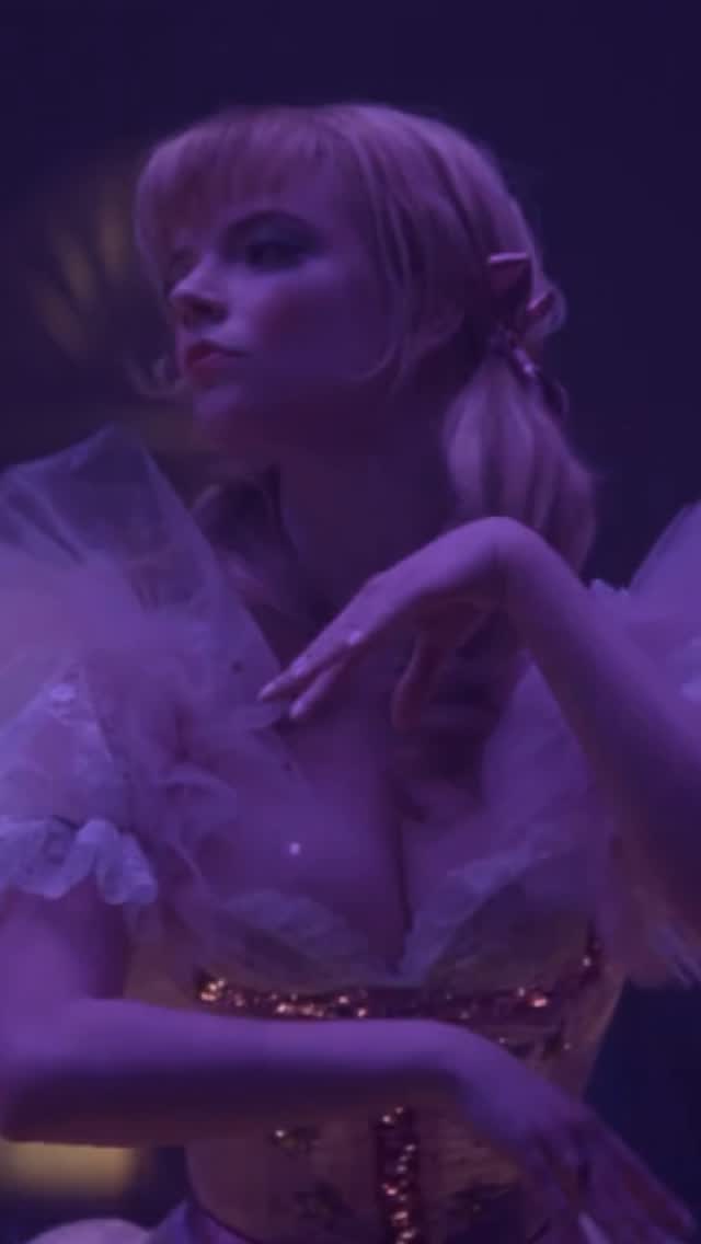 The life of a showgirl.🎪