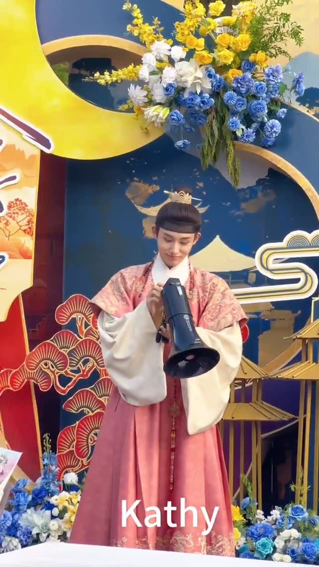 👥: Nggak kedengaran sama sekali!
🐥: Apaa? 😁
👥: Lebih keras lagi
🐥: (nyesuain volume) Aa~ Aaaa! 😆
250812 winwin for “liang chen mei jin” wrap up party 💙
•
cr.Kathy🎀
#WINWIN #DONGSICHENG #董思成 #윈윈 #昀昀
#ウィンウィン #วินวิน #WAYV #NCT #WINWIN_WAYV #WINWIN_NCT #威神V #WINWIN_UPDATE #WINWIN_EDIT #WINWIN_ADDICT
#LiangChenMeiJin