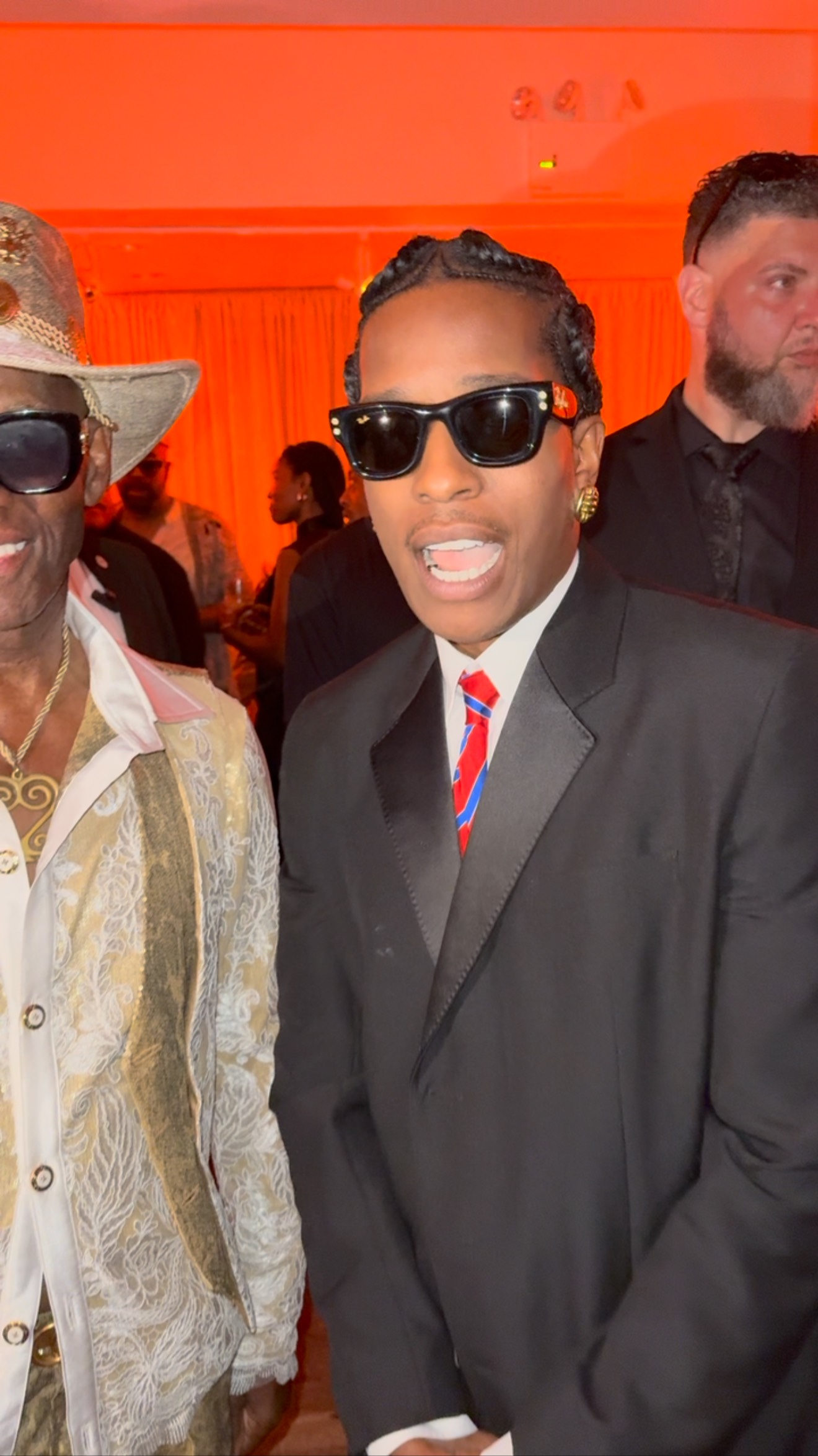 Stop playing with him @dapperdanharlem
#dapperdan #asaprocky #reels #ootd