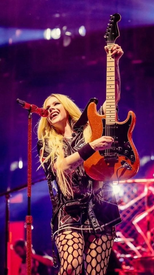 @avrillavigne se posiciona en el puesto # 21 del 'Top Tours' de @billboard gracias a su reciente gira GREATEST HITS TOUR.
 
El conteo incluye únicamente conciertos propios en USA, específicamente entre enero y junio 2025; para lo cual Avril contó con 164mil asistentes y con una recaudación de $9.9Millones. Tuvo muchísimas fechas con TIQUETES AGOTADOS. 
👀 Aclaramos que este ranking NO considera los otros aproximadamente 50 shows de la gira, ya que fueron shows durante el 2024, o que eran festivales (solo contabiliza shows individuales) ni tampoco los shows fuera de USA, por lo cual la gira recaudó mucho más de lo que se muestra en la lista.