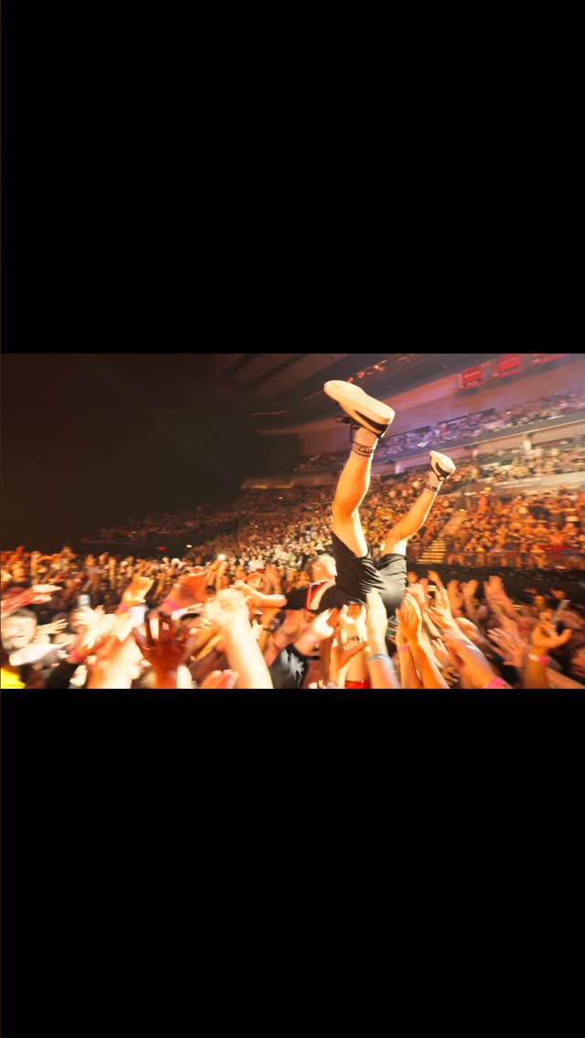 Portland was a blast! 🎉🎉🎉

Thank you to everyone who came out! 🙏❤️🙏

San Francisco tonight! See you there! 🤘⚡️🤘