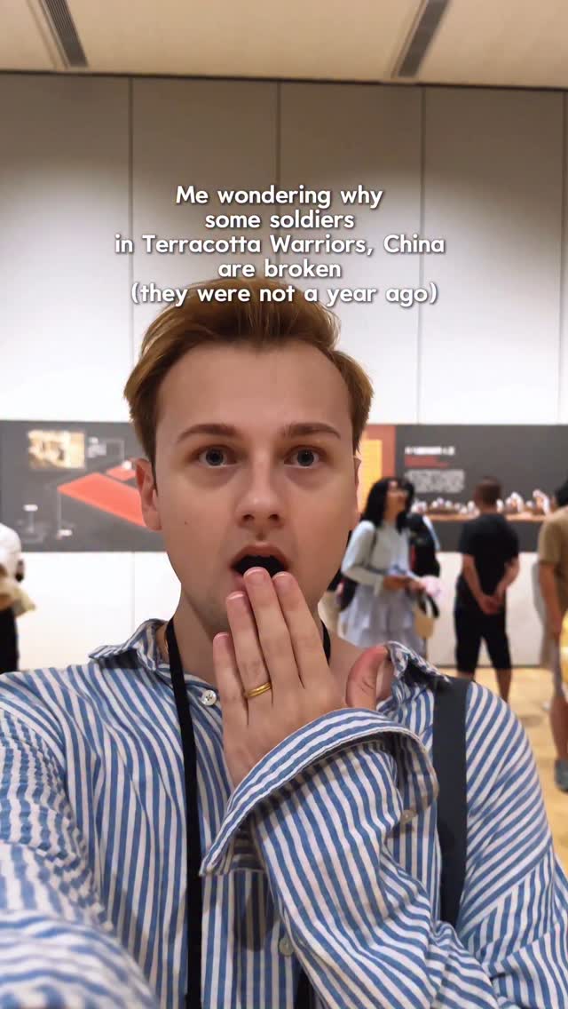 That’s the most disrespectful display of stupidity I’ve ever seen 😳💔. My heart ached when I saw it. After all the hard work to preserve such an important historical site, someone still decided they were above it all…
@leondelight - life and travel in China 🇨🇳 
Original video: Daily Mail 

#chinatravel #chinalife #chinastudy #lifeinchina #china #terracottawarriors #xian