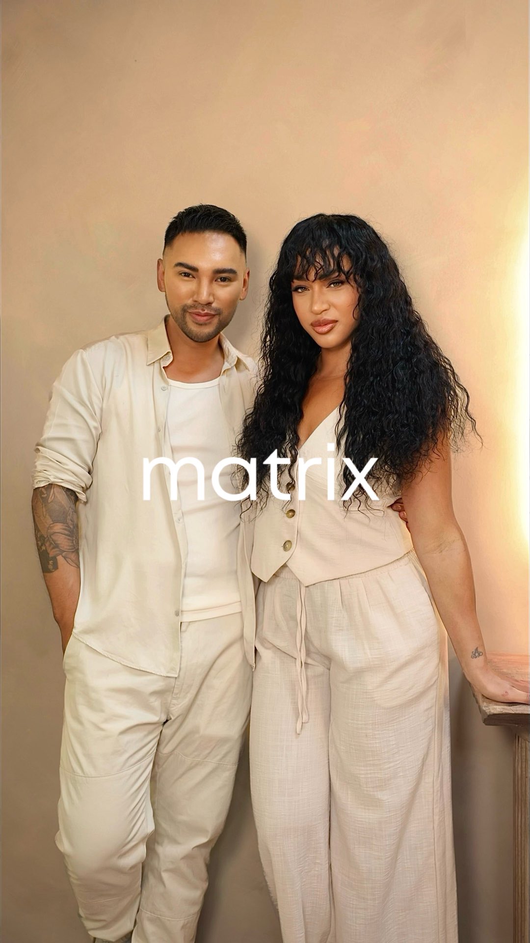 Fresh curls @matrix
As we transition into fall, it’s the perfect time to refresh and restore. My girlfriend Erin wanted to remove dry ends, bring back moisture into her curls and introduce a new shape, so we opted for a soft curly fringe to frame her face and enhance her natural texture.
To replenish moisture and bring back shine, I treated her hair with @matrix Miracle Creator Multi-Tasking Treatment paired with Food For Soft Multi-Use Hair Oil. Diffused on damp hair, the result was healthy, defined curls with effortless movement.
Who else is ready to elevate their curl routine this upcoming season with Matrix?
#MatrixStylistSquad
🎥: @elliott.photog