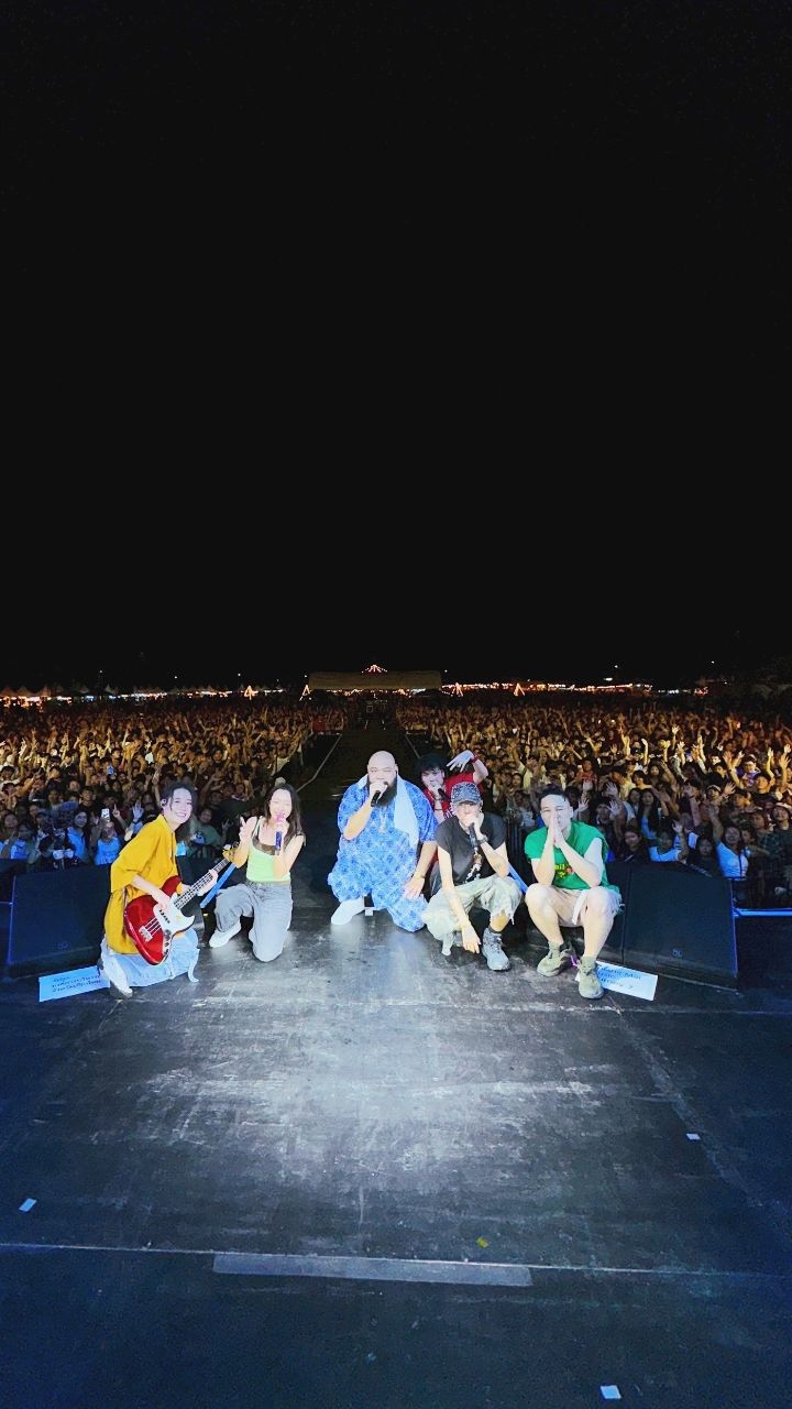 ใครยังท่อน Rap เพลงนี้ได้อยู่ยกมือขึ้น .. ใครจำได้มั้ยไม่รู้ แต่ผมเข้าผิดท่อน

ขอบคุณพี่ @aekseasonfive และ @seasonfiveband สำหรับความอนุเคราะห์นะครับ