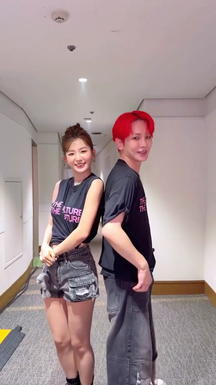 HUNTER with #SEULGI

#KEY #키 @bumkeyk 
#RedVelvet #레드벨벳 @redvelvet.smtown 
#슬기 @hi_sseulgi 
#HUNTER #KEY_HUNTER 
#SHINee #샤이니